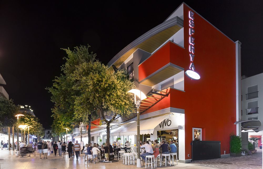 Aparthotel Esperya Lignano Sabbiadoro Exterior photo