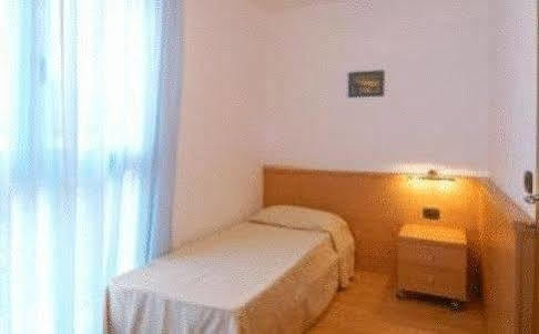 Aparthotel Esperya Lignano Sabbiadoro Exterior photo